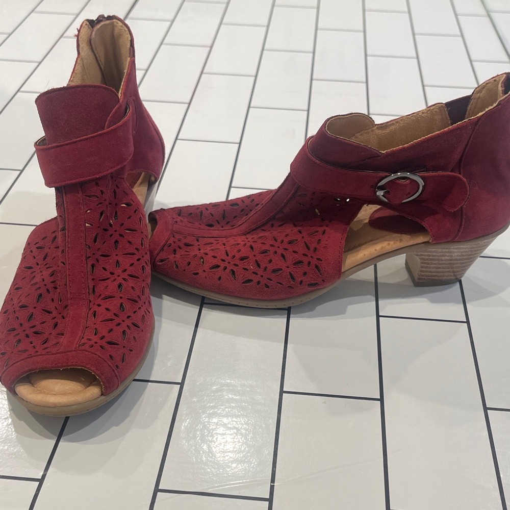 Earth Red Cut-Out Heeled Boots